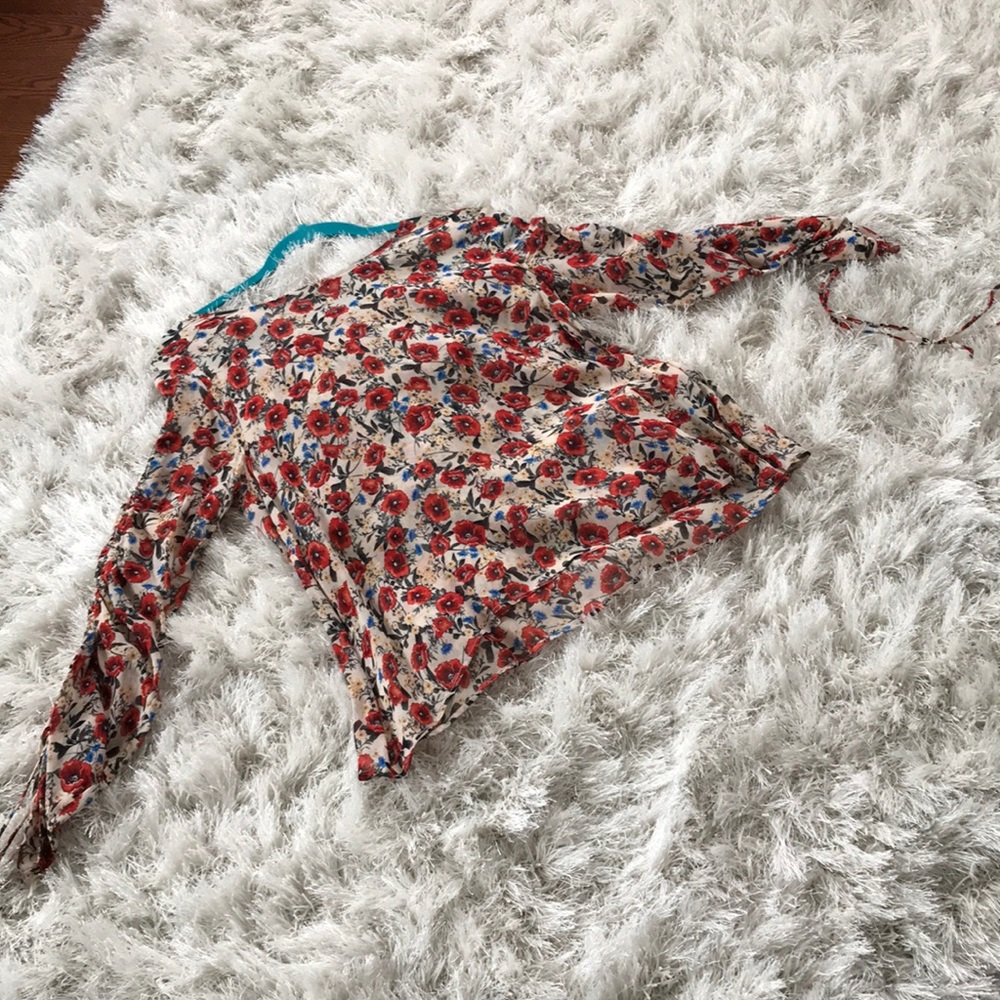 Floral Blouse with Detailed Sleeves Size M